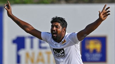 SL vs IRE, World Record : श्रीलंका के जयसूर्या ने बनाया वर्ल्ड रिकॉर्ड, 71 साल पुराना इतिहास हुआ दफ्न, मुरलीधरन और वॉर्न भी नहीं कर सके ऐसा SportsTak Hindi