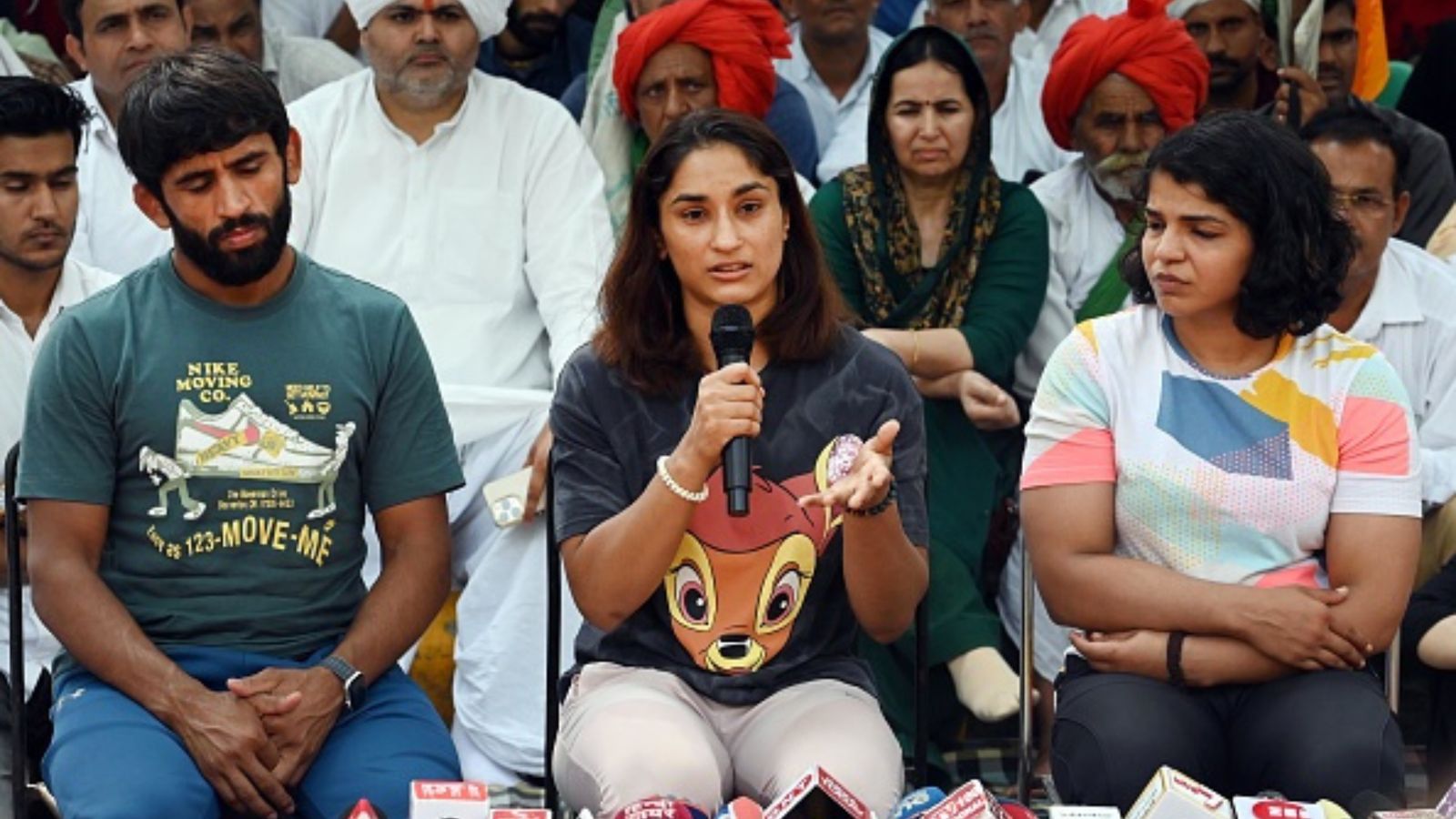 Wrestlers Protest: पहलवानों के लिए महंगा पड़ रहा धरना, 5 दिन में खर्च हुए पांच-छह लाख रुपये, जानिए कैसे कर रहे गुजारा Wrestlers Protest: पहलवानों के लिए महंगा पड़ रहा धरना, 5 दिन में खर्च हुए पांच-छह लाख रुपये, जानिए कैसे कर रहे गुजारा