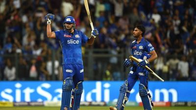 IPL Points Table: जीत के बाद मुंबई ने लगाई छलांग, राजस्थान को हुआ नुकसान, हैदराबाद भी खिसका नीचे SportsTak Hindi