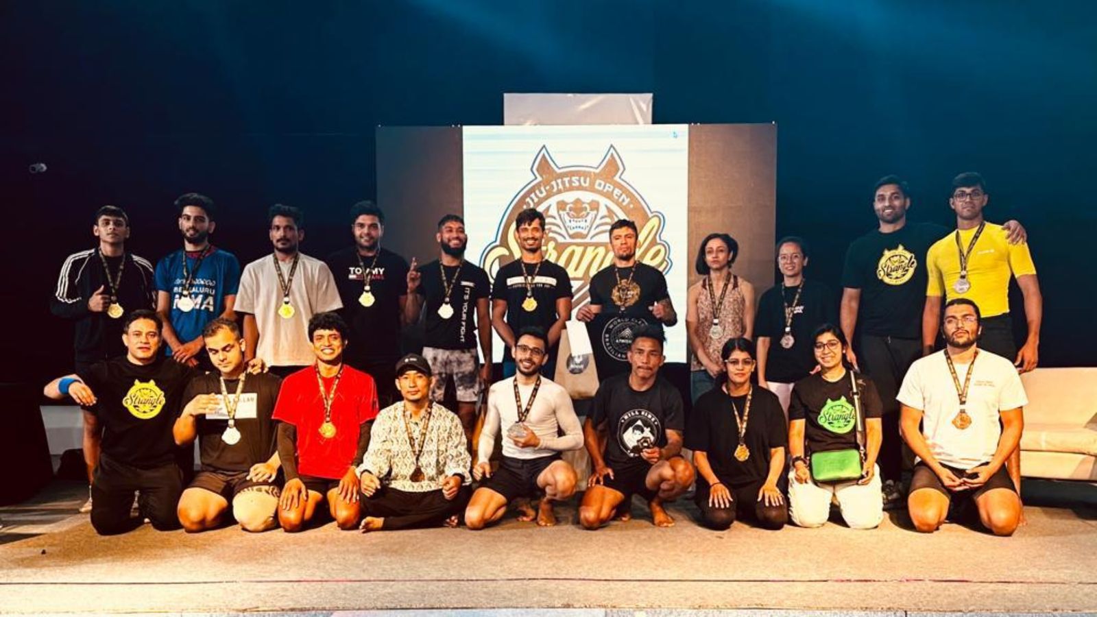 Strangle Open: देबोजीत दासगुप्ता, मानिनी पिलानिया ने सबमिशन ग्रैपलिंग में जीते गोल्ड, सिंगापुर में करेंगे भारत का झंडा बुलंद Strangle Open: देबोजीत दासगुप्ता, मानिनी पिलानिया ने सबमिशन ग्रैपलिंग में जीते गोल्ड, सिंगापुर में करेंगे भारत का झंडा बुलंद