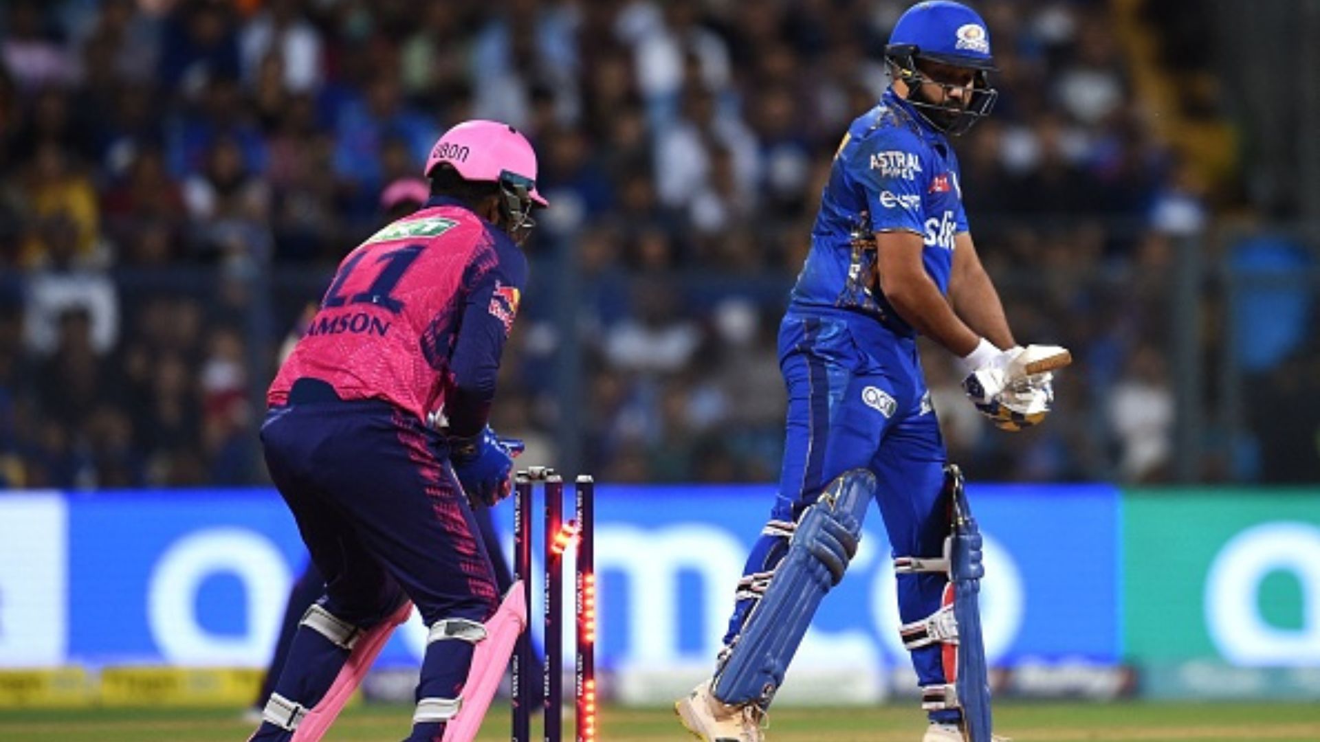 रोहित शर्मा के बोल्ड होने के विवाद पर सामने आया पुख्ता सबूत, आईपीएल ने वीडियो पोस्ट कर दिया जवाब रोहित शर्मा के बोल्ड होने के विवाद पर सामने आया पुख्ता सबूत, आईपीएल ने वीडियो पोस्ट कर दिया जवाब