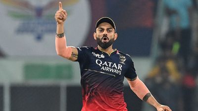 गौतम गंभीर और नवीन उल हक से भिड़ंत के बाद विराट कोहली ने बताया, कौन है असली बॉस, शेयर किया VIDEO SportsTak Hindi