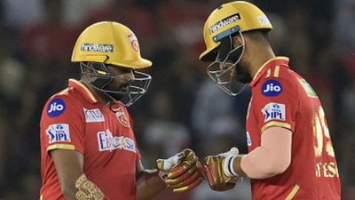 'वो तोड़ू खिलाड़ी है, उसे कभी भी टीम इंडिया से बुलावा आ सकता है', रवि शास्त्री ने इस अनकैप्ड खिलाड़ी को बताया IPL स्टार SportsTak Hindi