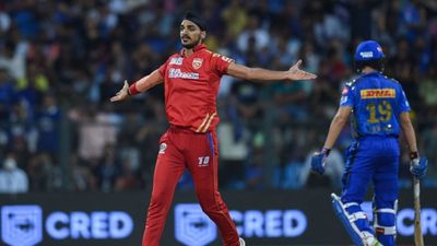 IPL 2023: अर्शदीप सिंह ने बनाया बेहद खराब वर्ल्ड रिकॉर्ड, टूर्नामेंट इतिहास में ऐसा करने वाले बने 5वें गेंदबाज SportsTak Hindi