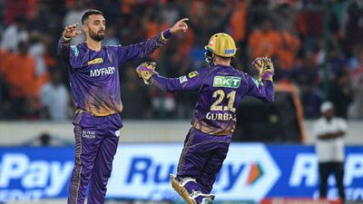 SRH vs KKR: चक्रवर्ती की चकरी कर गई काम, रोमांचक मुकाबले में 5 रन से कोलकाता की जीत, SRH के प्लेऑफ्स में पहुंचने के सपने पर लगी सेंध SportsTak Hindi