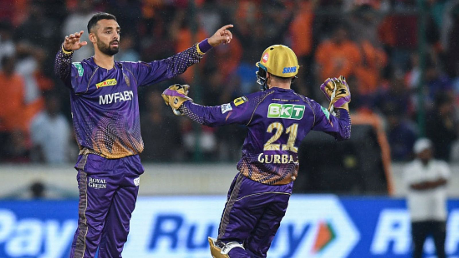 Varun Chakravarthy : 6 गेंद में 9 रन बचाकर वरुण चक्रवर्ती ने किया बड़ा करिश्मा, ऐसा करने वाले बने पहले गेंदबाज Varun Chakravarthy : 6 गेंद में 9 रन बचाकर वरुण चक्रवर्ती ने किया बड़ा करिश्मा, ऐसा करने वाले बने पहले गेंदबाज