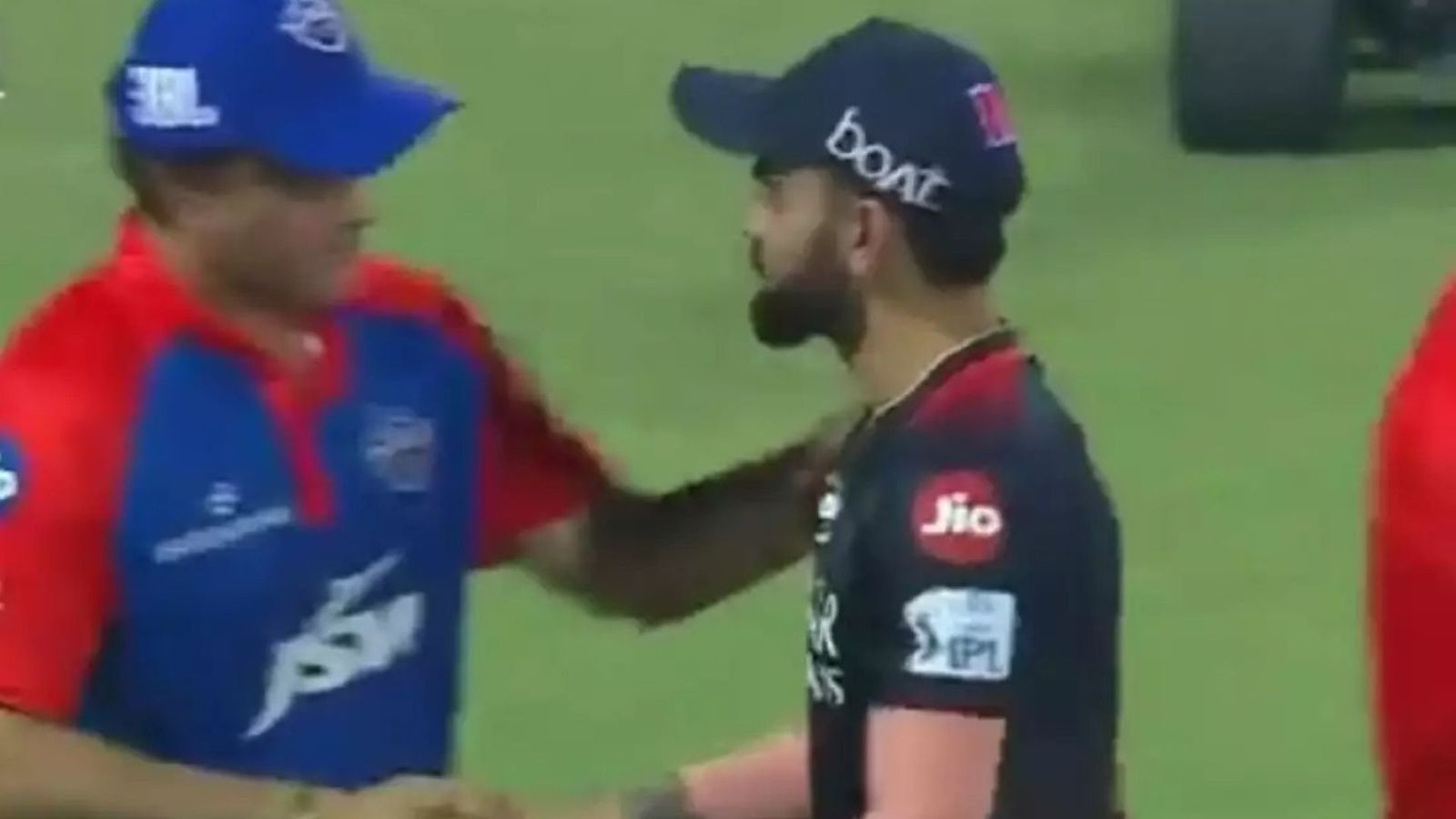 IPL 2023: मैच के बाद सौरव गांगुली ने विराट कोहली से मिलाया हाथ, कंधे पर दी थपकी, फैंस बोले- दादा हमारा हीरो है, VIDEO IPL 2023: मैच के बाद सौरव गांगुली ने विराट कोहली से मिलाया हाथ, कंधे पर दी थपकी, फैंस बोले- दादा हमारा हीरो है, VIDEO