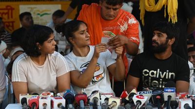 पहलवानों का समर्थन करने जंतर- मंतर पहुंचे किसान नेता, खाप पंचायत ने भी भरी हुंकार, बड़े लेवल पर प्रदर्शन की तैयारी SportsTak Hindi