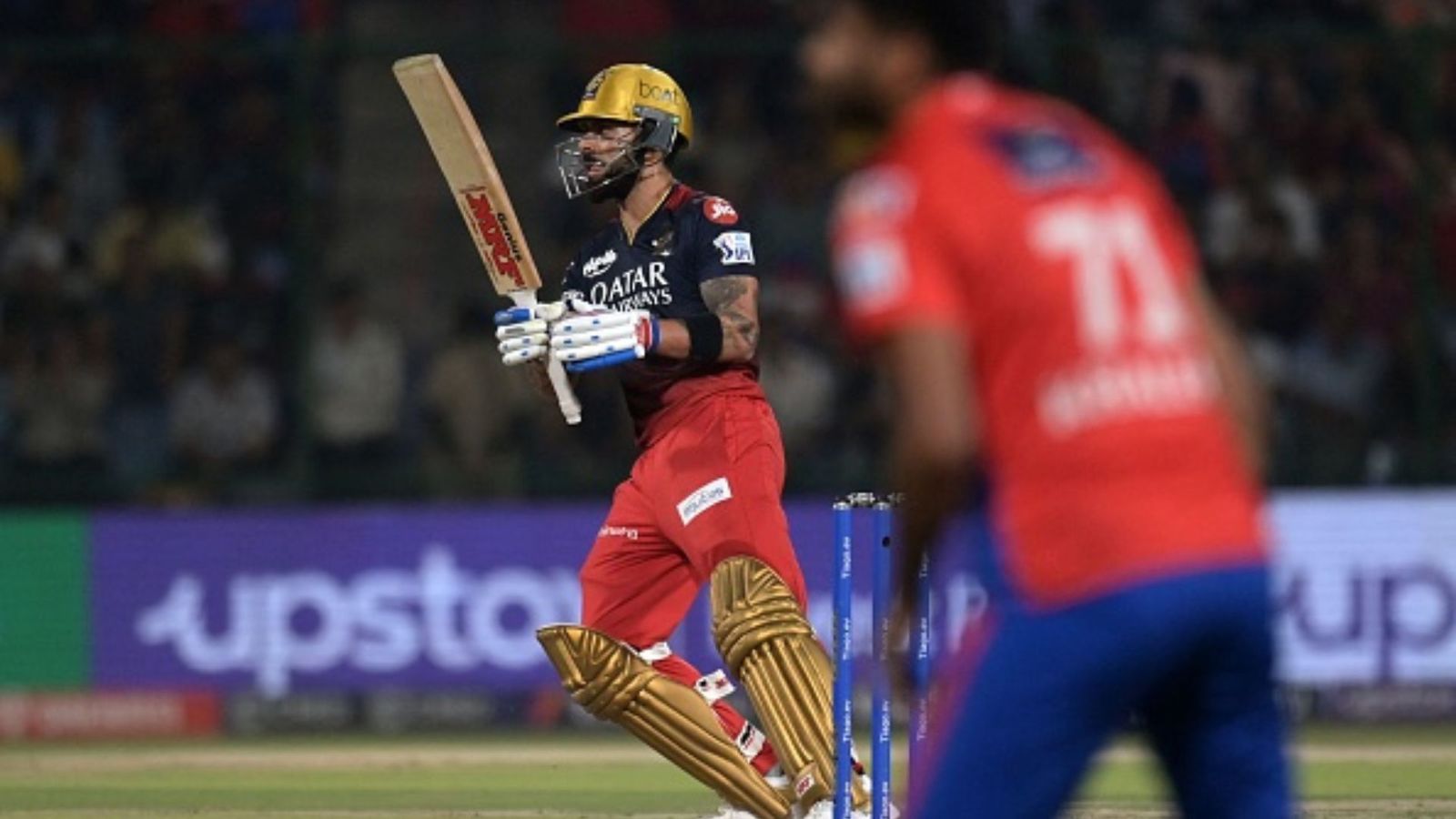 IPL 2023: दिल्ली के खिलाफ अर्धशतक ठोक विराट कोहली ने छोड़ा रोहित को पीछे, निकले सबसे आगे IPL 2023: दिल्ली के खिलाफ अर्धशतक ठोक विराट कोहली ने छोड़ा रोहित को पीछे, निकले सबसे आगे