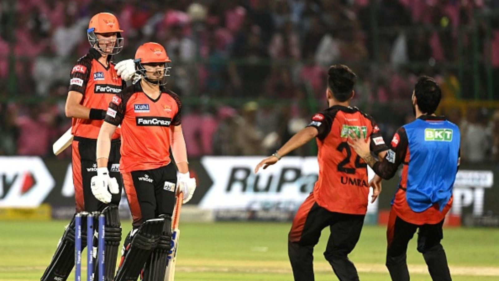 RR vs SRH: अब्दुल समद नो बॉल पर कैच पकड़े जाने और रन लेते हुए क्रॉस करने के बाद भी स्ट्राइक पर कैसे आए? RR vs SRH: अब्दुल समद नो बॉल पर कैच पकड़े जाने और रन लेते हुए क्रॉस करने के बाद भी स्ट्राइक पर कैसे आए?