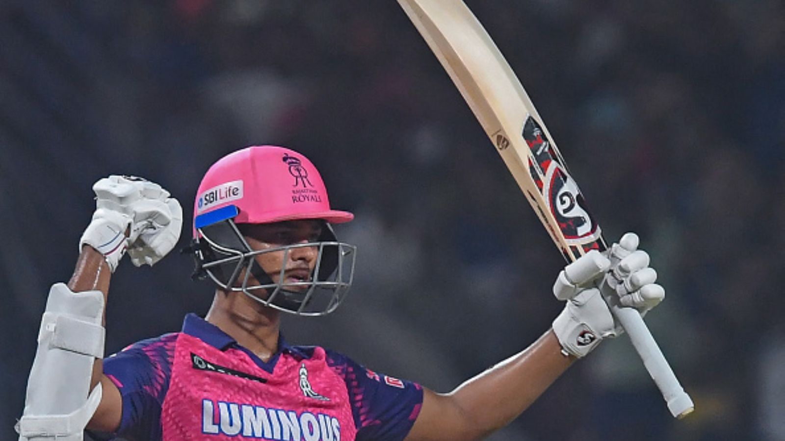 KKR vs RR: जायसवाल की सुनामी में उड़े कोलकाता के अरमान, राजस्थान ने शाहरुख खान की टीम को रॉयल अंदाज में धोया KKR vs RR: जायसवाल की सुनामी में उड़े कोलकाता के अरमान, राजस्थान ने शाहरुख खान की टीम को रॉयल अंदाज में धोया