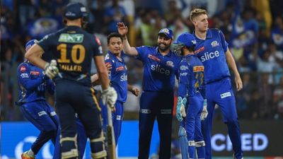 IPL 2023, Points Table : गुजरात पर जीत से मुंबई ने राजस्थान रॉयल्स को पछाड़ा, जानें किस स्थान पहुंची MI SportsTak Hindi
