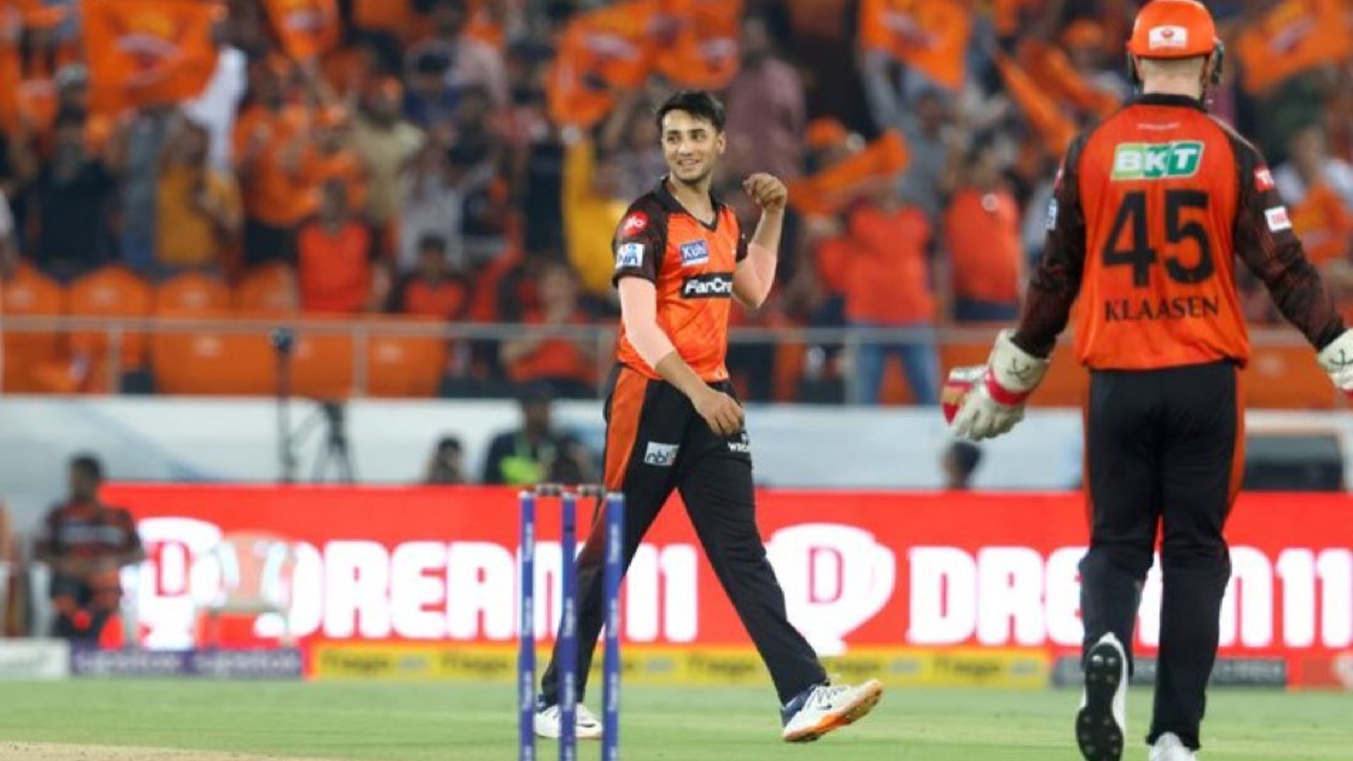 SRH vs LSG: एक ओवर में 5 छक्के, पूरन- स्टोइनिस की बल्ले से ऐसी तबाही, अभिषेक शर्मा के नाम दर्ज हुआ सबसे खराब रिकॉर्ड