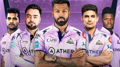 GT vs SRH: हैदराबाद ने टॉस जीतकर बॉलिंग चुनी, टीम में एक तब्दीली, गुजरात में दसुन शनाका का डेब्यू, देखिए प्लेइंग इलेवन SportsTak Hindi