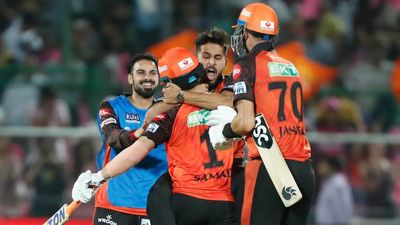 IPL 2022 में 22 विकेट लेकर जो बना भारत का सबसे तेज बॉलर, वो इस सीजन पिला रहा पानी, कोच ने बताया क्यों हुआ ऐसा SportsTak Hindi