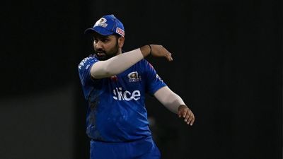 Rohit Sharma : लखनऊ से हार के बाद रोहित शर्मा निराश, IPL 2023 प्लेऑफ में जाने को लेकर कहा - मैं नहीं जानता अब... SportsTak Hindi