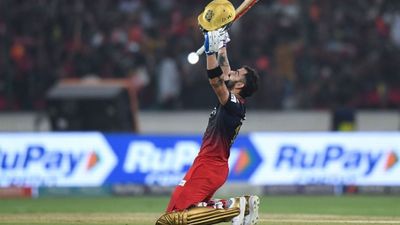 RCB Playoff : हैदराबाद पर जीत के बाद अब IPL 2023 के प्लेऑफ तक कैसे पहुंचेगी आरसीबी, जानें नए समीकरण  SportsTak Hindi