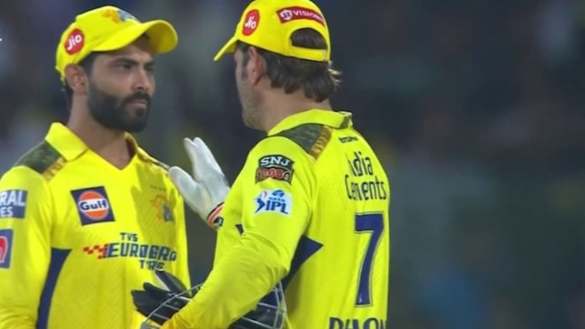 जडेजा- धोनी के बीच फील्ड पर हुई तनातनी के बाद स्टार ऑलराउंडर ने किया अजीब तरह का ट्वीट, कहा-  नियति पक्का आपको...