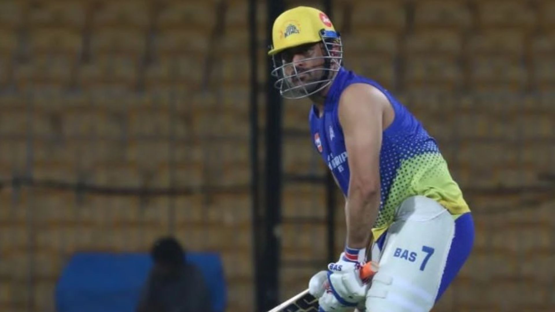 MS Dhoni Practice: धोनी ने चेन्नई में बरसाए छक्के, सामने आया वीडियो, गुजरात टाइटंस के कैंप में बजी खतरे की घंटी!