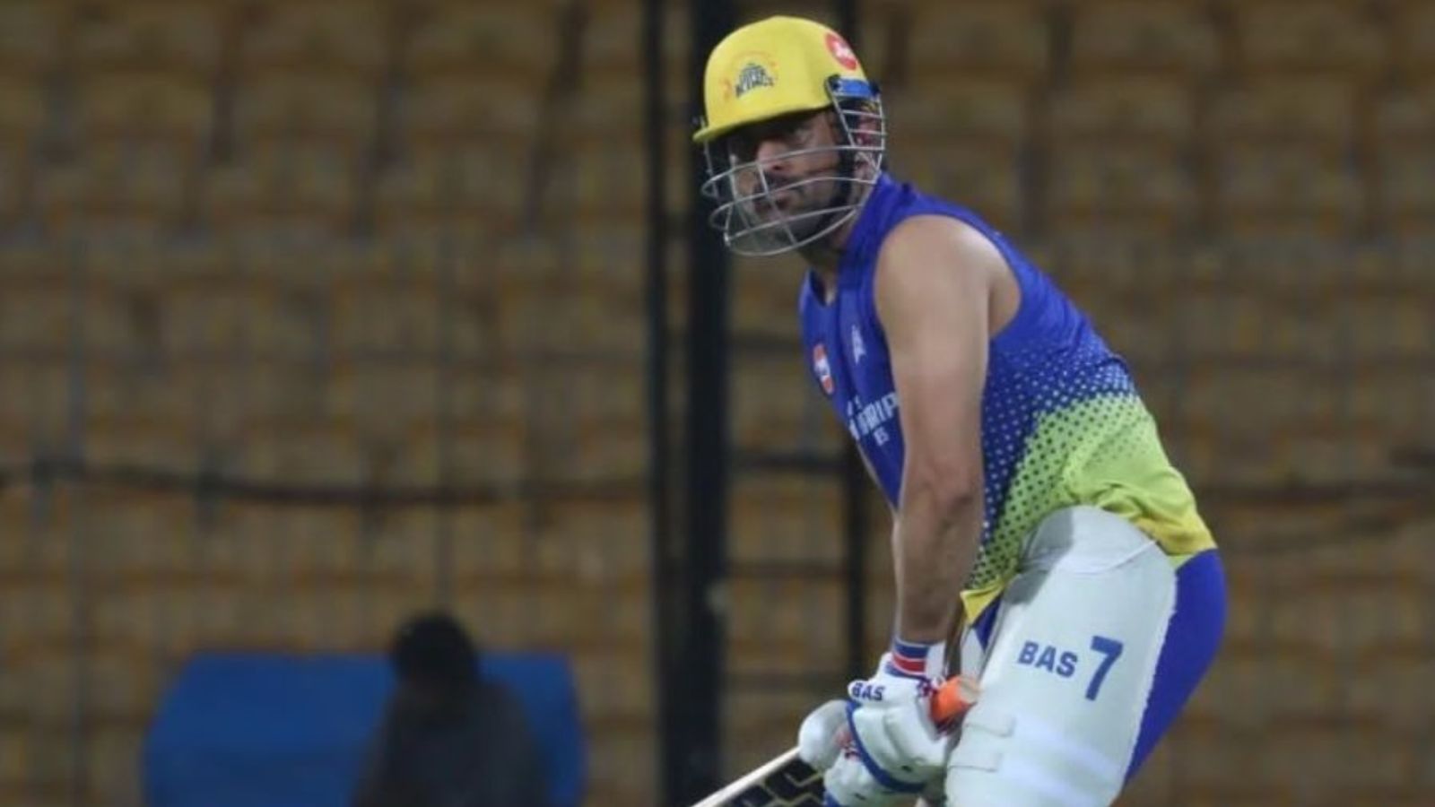MS Dhoni Practice: धोनी ने चेन्नई में बरसाए छक्के, सामने आया वीडियो, गुजरात टाइटंस के कैंप में बजी खतरे की घंटी! MS Dhoni Practice: धोनी ने चेन्नई में बरसाए छक्के, सामने आया वीडियो, गुजरात टाइटंस के कैंप में बजी खतरे की घंटी!