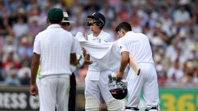 Alastair Cook : ऑस्ट्रेलिया में ठोका शतक, फिर भी सिर पर तौलिया रखकर क्यों रोने लगे थे इंग्लैंड के पूर्व कप्तान, अब किया बड़ा खुलासा SportsTak Hindi