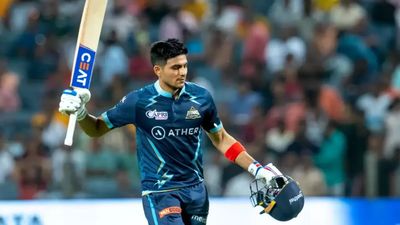 Shubman Gill Century: शुभमन गिल ने 4 मैच में ठोका तीसरा आईपीएल शतक, मुंबई इंडियंस को भारी पड़ा 30 रन पर जीवनदान देना SportsTak Hindi