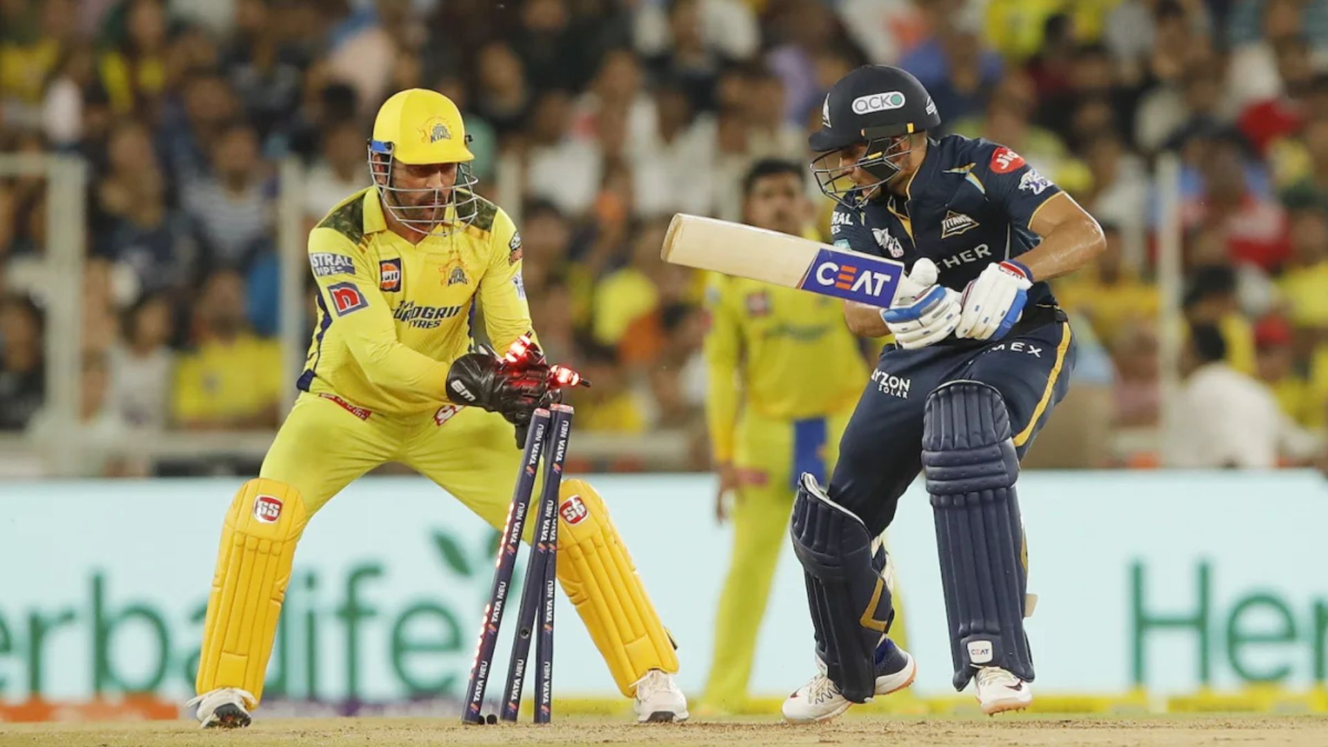 Shubman Gill Dismissal: दीपक चाहर ने शुभमन गिल को 1 रन पर टपकाकर प्लानिंग की बर्बाद, धोनी ने जादुई स्टंपिंग से किया काम तमाम