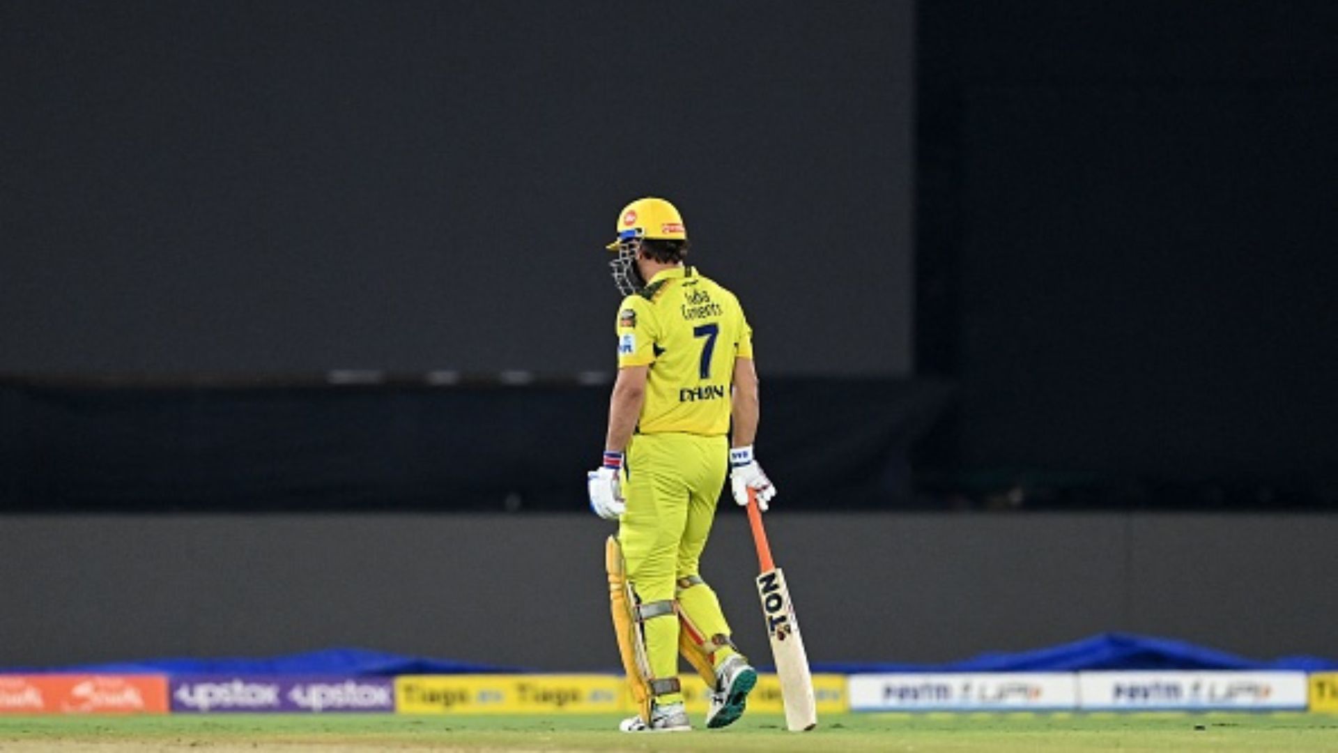 IPL Final: पहली गेंद पर गोल्डन डक का शिकार हुए एसएस धोनी, मोहित शर्मा ने खचाखच भरे स्टेडियम को किया शांत