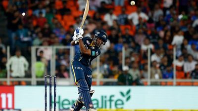 IPL 2023 Final: जिसे पिच से वापस बुला लिया गया, आउट होने की दुआ करने लगे फैंस, वो फाइनल में कैसे बन गया बाहुबली SportsTak Hindi