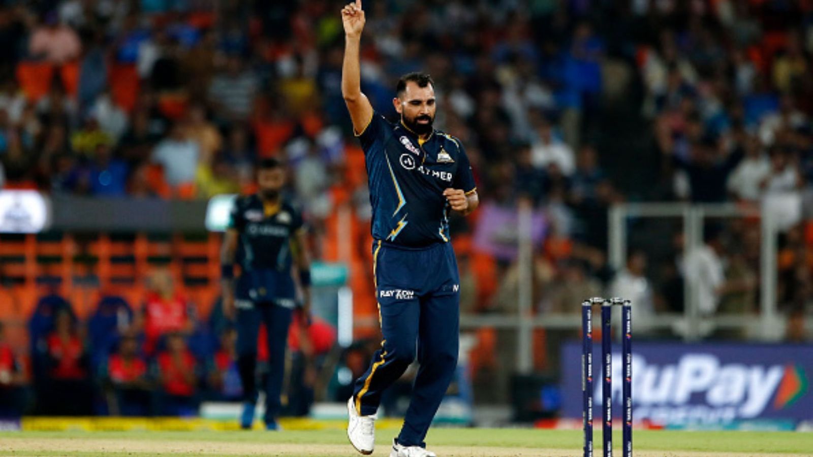 IPL 2023: मोहम्मद शमी की स्विंग पड़ी सब पर भारी, 17 मैचों में 28 विकेट लेकर पर्पल कैप पर जमाया कब्जा IPL 2023: मोहम्मद शमी की स्विंग पड़ी सब पर भारी, 17 मैचों में 28 विकेट लेकर पर्पल कैप पर जमाया कब्जा