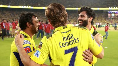 क्या IPL 2024 में क्या महेंद्र सिंह धोनी डगआउट में बैठकर चलाएंगे चेन्नई सुपर किंग्स का खेल? SportsTak Hindi