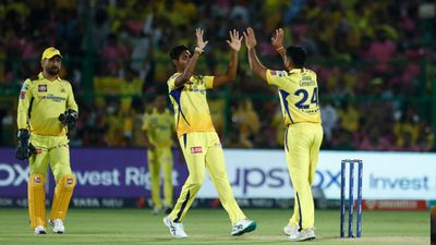 IPL 2023: टूर्नामेंट के इतिहास में सबसे ज्यादा रन खाने वाले गेंदबाज का बड़ा बयान, धोनी मुझे गलत रास्ते पर... SportsTak Hindi