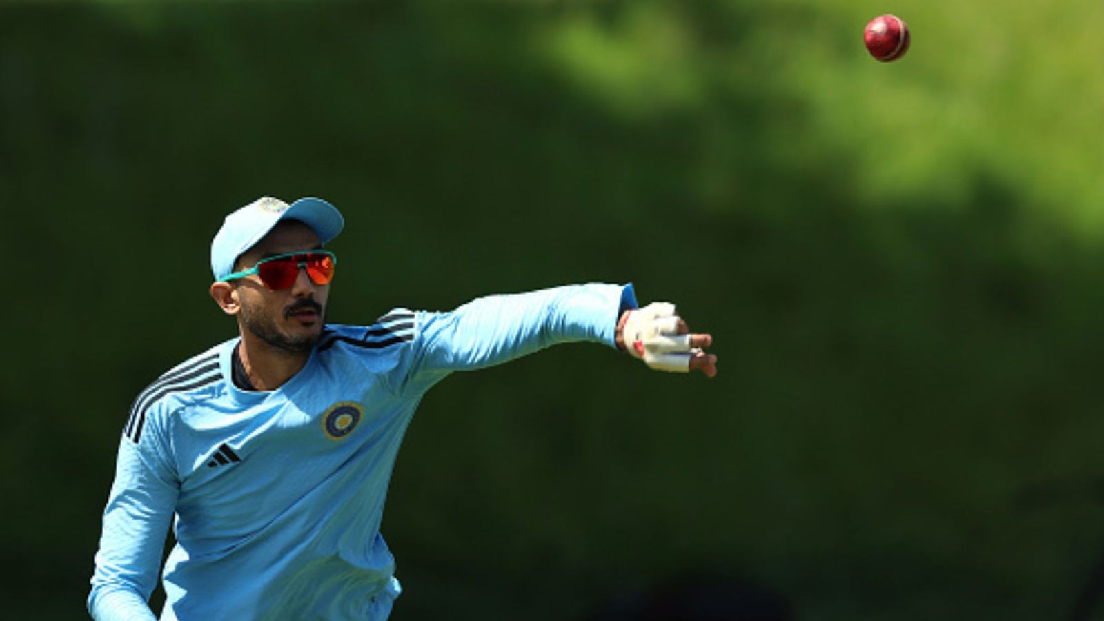 Axar Patel : 7500 किमी दूर से मंगाई स्पेशल बॉल, IPL 2023 के बीच ही WTC Final पर किया काम, अक्षर पटेल ने खोला राज Axar Patel : 7500 किमी दूर से मंगाई स्पेशल बॉल, IPL 2023 के बीच ही WTC Final पर किया काम, अक्षर पटेल ने खोला राज