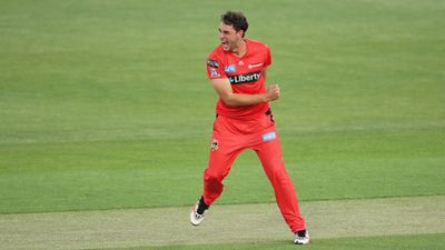 ऑस्ट्रेलियाई स्पिनर की गाड़ी पर इंग्लैंड में लोगों ने फेंके अंडे, खिलाड़ी ने लिखा- शायद यहां ऐसे ही होता है स्वागत, देखें फोटो SportsTak Hindi