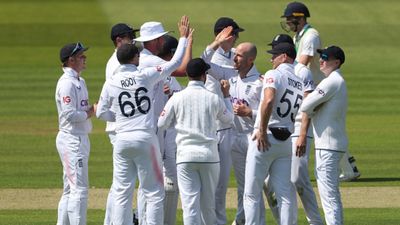 Ashes 2023: इंग्लैंड का फिरकी का जादूगर चोटिल, ऑस्ट्रेलिया के खिलाफ एशेज सीरीज से बाहर SportsTak Hindi