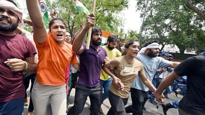 Amit Shah-Wrestler : गृह मंत्री अमित शाह से मिले बजरंग, साक्षी और विनेश, पहलवानों ने ब्रजभूषण की गिरफ्तारी पर दिया जोर SportsTak Hindi