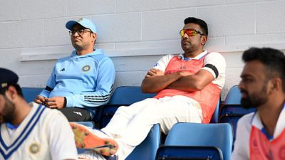 'उसके लिए पिच देखने की जरूरत नहीं', टीम इंडिया पर भड़के सुनील गावस्कर, कहा- इस खिलाड़ी को करना चाहिए था बाहर SportsTak Hindi