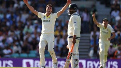 'राष्ट्रगान के दौरान अपनी छाती को ठोकने का कोई फायदा नहीं', लेजेंड्री क्रिकेटर ने टीम इंडिया की लगाई क्लास, कहा- इन लोगों में... SportsTak Hindi