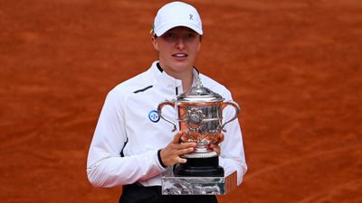 French Open : लाल बजरी पर इगा स्वियातेक ने लगाई खिताबी हैट्रिक, मुचोवा को हराकर तीसरी बार बनी चैंपियन SportsTak Hindi
