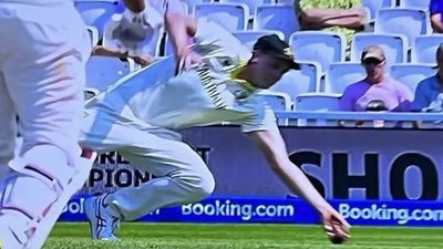 Shubman Gill Controversy : WTC Final के चौथे दिन OUT होने के बाद ग्रीन की कैच पर गिल ने पकड़ा अपना माथा, ट्विटर पर निकाली भड़ास  SportsTak Hindi