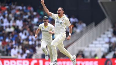 Who is Scott Boland: जिसने टीम इंडिया की धज्जियां उड़ाई वो 7 साल पहले धोनी की कप्तानी में खेला, टेस्ट डेब्यू में 7 रन पर लिए थे 6 विकेट SportsTak Hindi