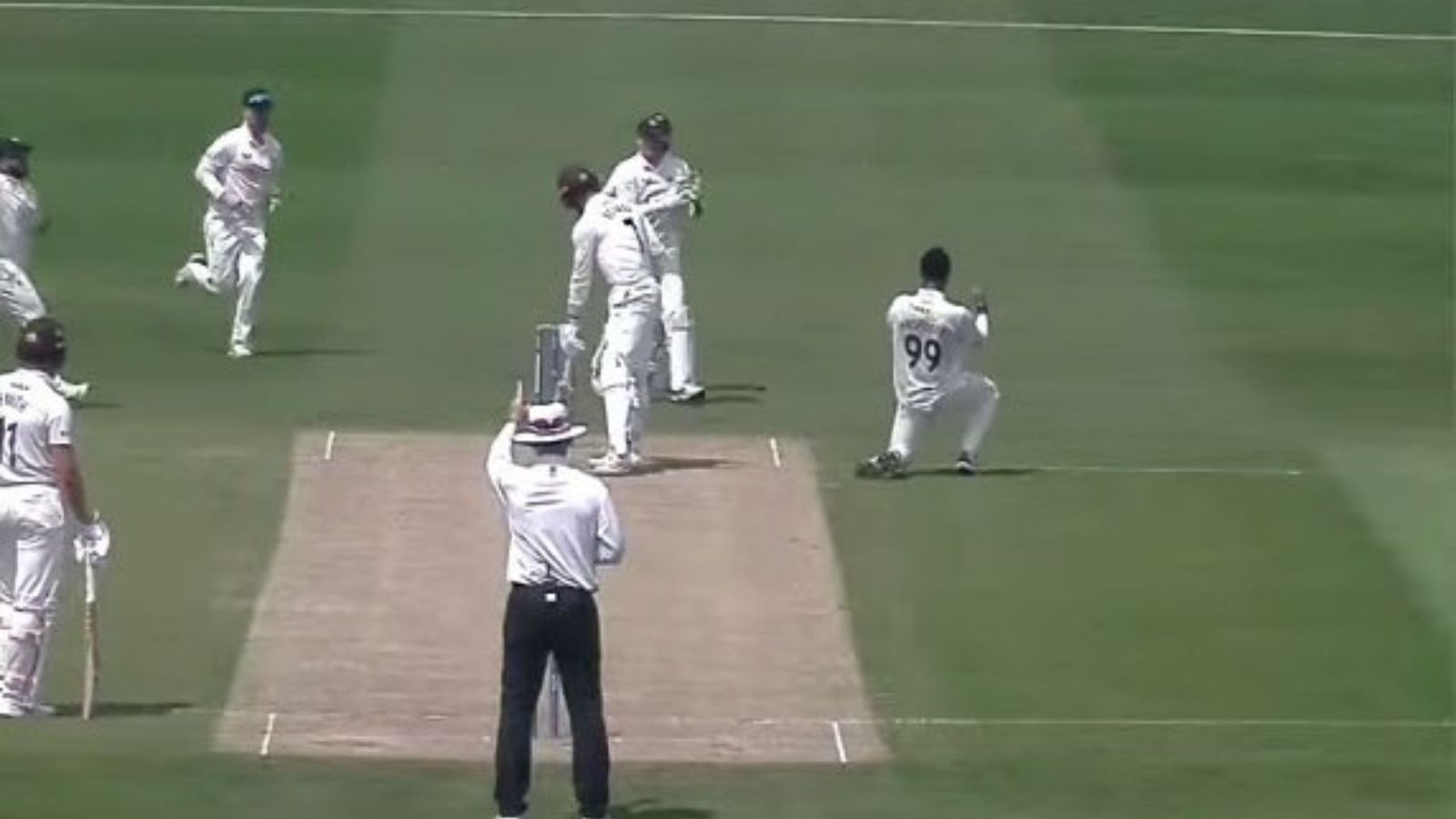 Arshdeep Singh: इंग्लैंड में भी चला अर्शदीप की स्विंग का जादू, इस अंदाज में लिया काउंटी में पहला विकेट, VIDEO Arshdeep Singh: इंग्लैंड में भी चला अर्शदीप की स्विंग का जादू, इस अंदाज में लिया काउंटी में पहला विकेट, VIDEO