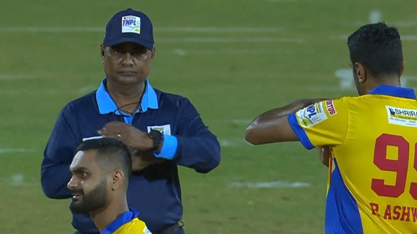 विकेट कीपर के हाथों कैच आउट हुआ बल्लेबाज, DRS लेकर बचा तो अश्विन ने थर्ड अंपायर के खिलाफ ले लिया रिव्यू, Video में देखिए क्या हुआ विकेट कीपर के हाथों कैच आउट हुआ बल्लेबाज, DRS लेकर बचा तो अश्विन ने थर्ड अंपायर के खिलाफ ले लिया रिव्यू, Video में देखिए क्या हुआ