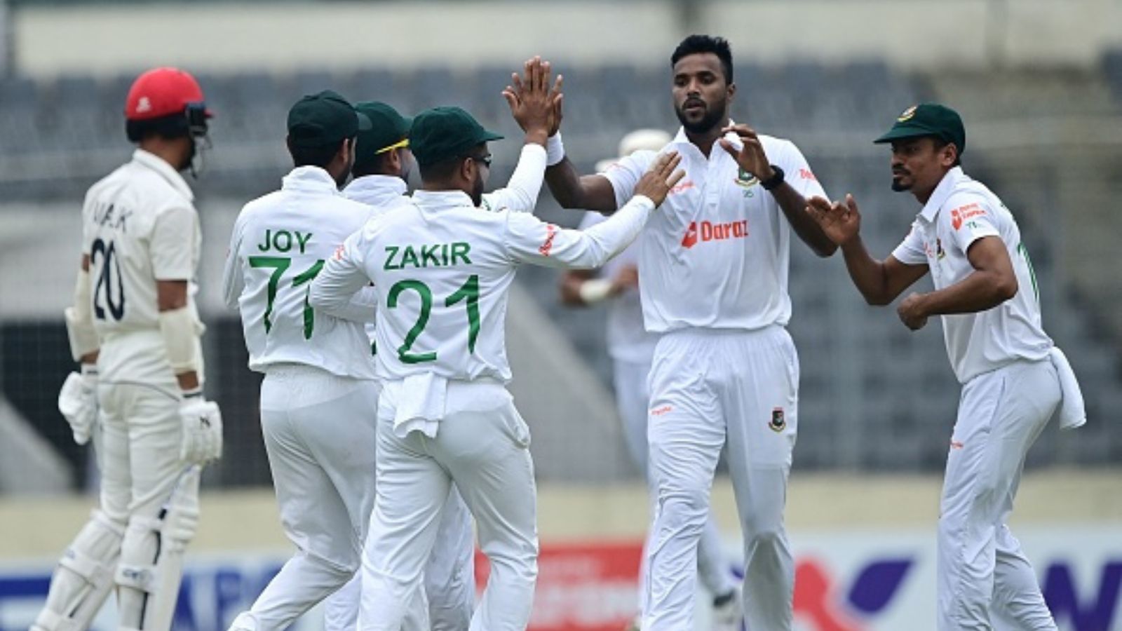 BAN vs AFG: दूसरे दिन गिरे 16 विकेट, बांग्लादेश ने 7 रन में 5 विकेट खोने के बाद अफगानिस्तान को 146 पर समेटा BAN vs AFG: दूसरे दिन गिरे 16 विकेट, बांग्लादेश ने 7 रन में 5 विकेट खोने के बाद अफगानिस्तान को 146 पर समेटा