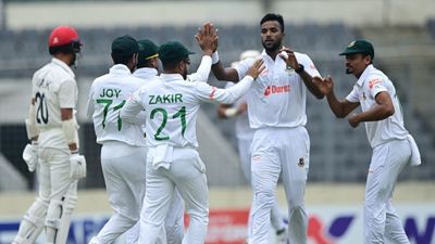 BAN vs AFG: दूसरे दिन गिरे 16 विकेट, बांग्लादेश ने 7 रन में 5 विकेट खोने के बाद अफगानिस्तान को 146 पर समेटा SportsTak Hindi