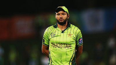 IND vs PAK : पाकिस्तान क्रिकेट बोर्ड पर शाहिद अफरीदी ने साधा निशाना, कहा - 'अहमदाबाद की पिच में भूत है क्या' SportsTak Hindi