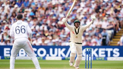 Ashes 2023, ENG vs AUS : इंग्लैंड के 'बैजबॉल' को ख्वाजा ने शतक से दिया करारा जवाब, ऑस्ट्रेलिया ने मैच में की दमदार वापसी SportsTak Hindi