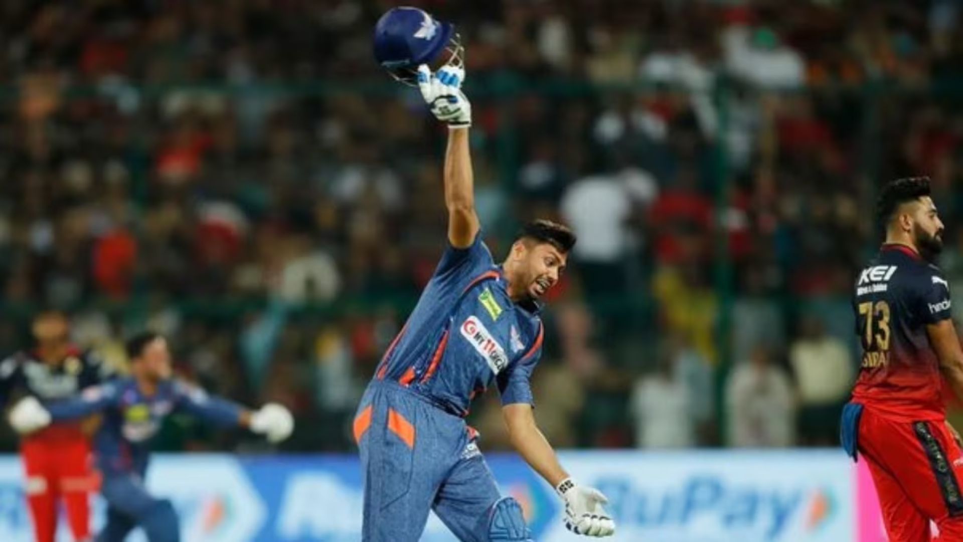 आवेश खान ने RCB के खिलाफ जीत के बाद हेलमेट फेंकने पर जताया अफसोस, बोले- सोशल मीडिया में मेरा माहौल...