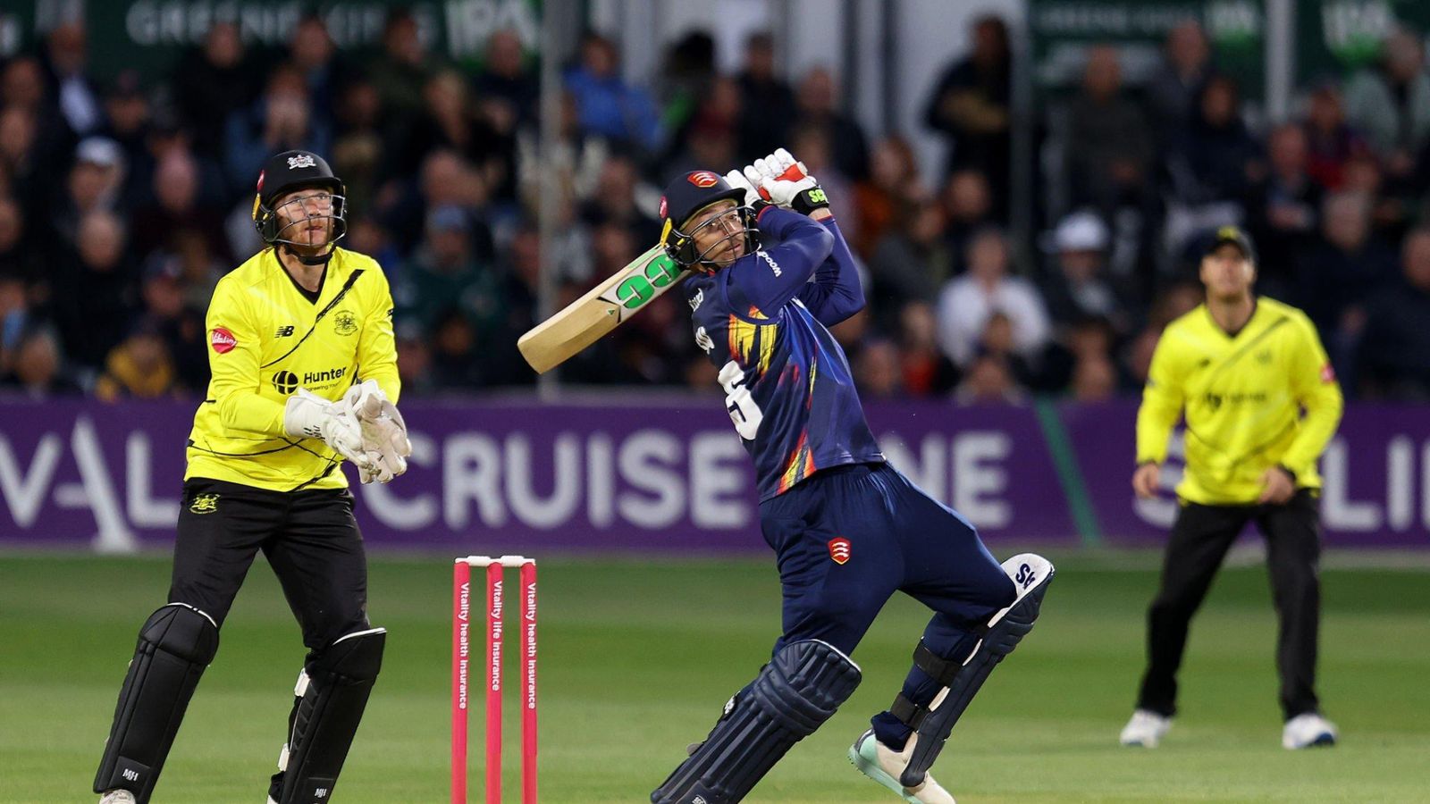 जो लखनऊ सुपर जायंट्स में एक मैच नहीं खेल पाया उसने इंग्लैंड में मचाई तोड़फोड़, 24 गेंद में ठोके 8 छक्के, टीम ने बनाया पहाड़ सा स्कोर जो लखनऊ सुपर जायंट्स में एक मैच नहीं खेल पाया उसने इंग्लैंड में मचाई तोड़फोड़, 24 गेंद में ठोके 8 छक्के, टीम ने बनाया पहाड़ सा स्कोर