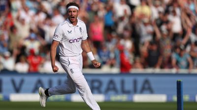 'पैर पर पट्टियां, खून रिस रहा था, अंगूठे का नाखून टूट रहा था', स्टुअर्ट ब्रॉड ने इस हालात में की बॉलिंग, नासिर हुसैन ने बयां किया दर्द SportsTak Hindi